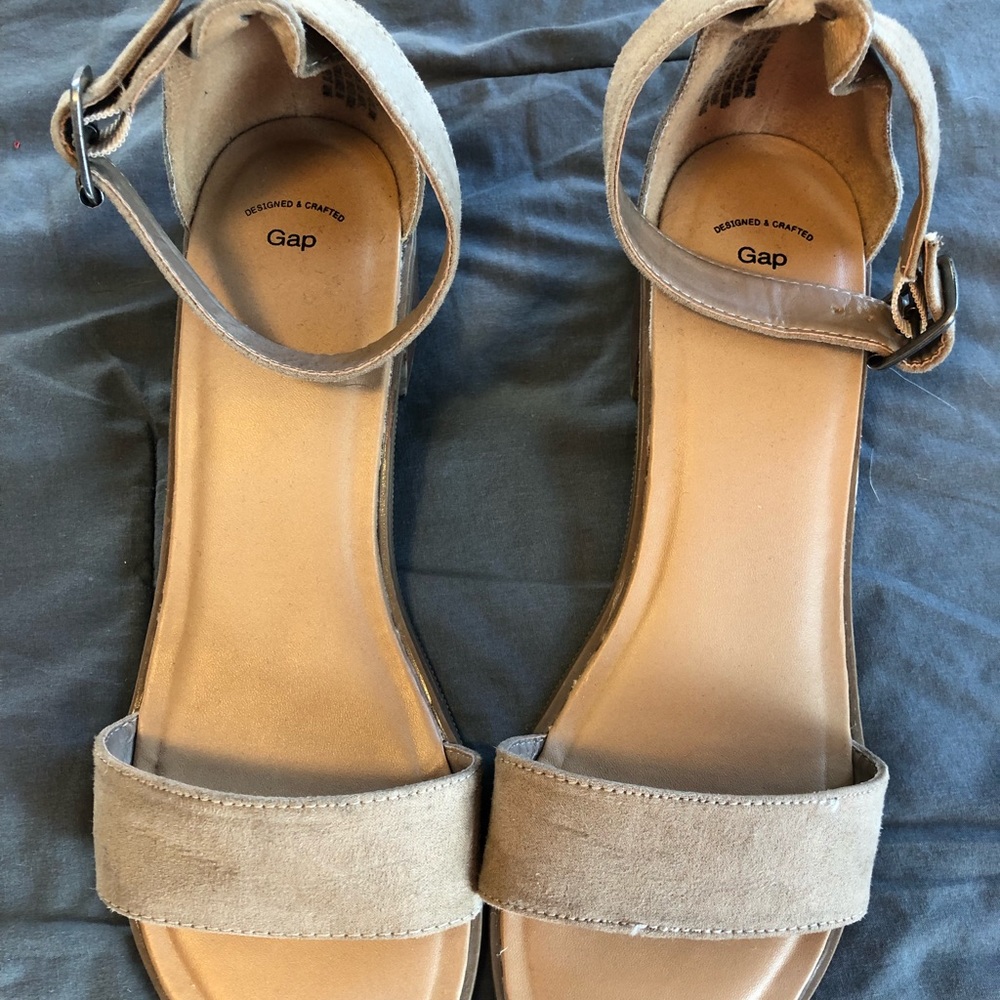 Gap sandals